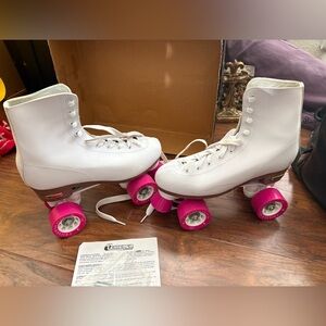 Chicago White Skates with Pink Wheels